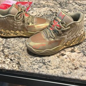 Nike Lamelo ball golden child basketball shoes